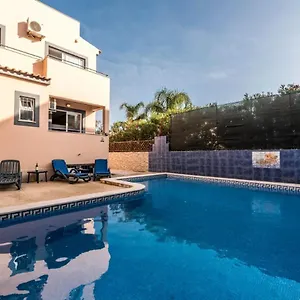 2* Pensión Village